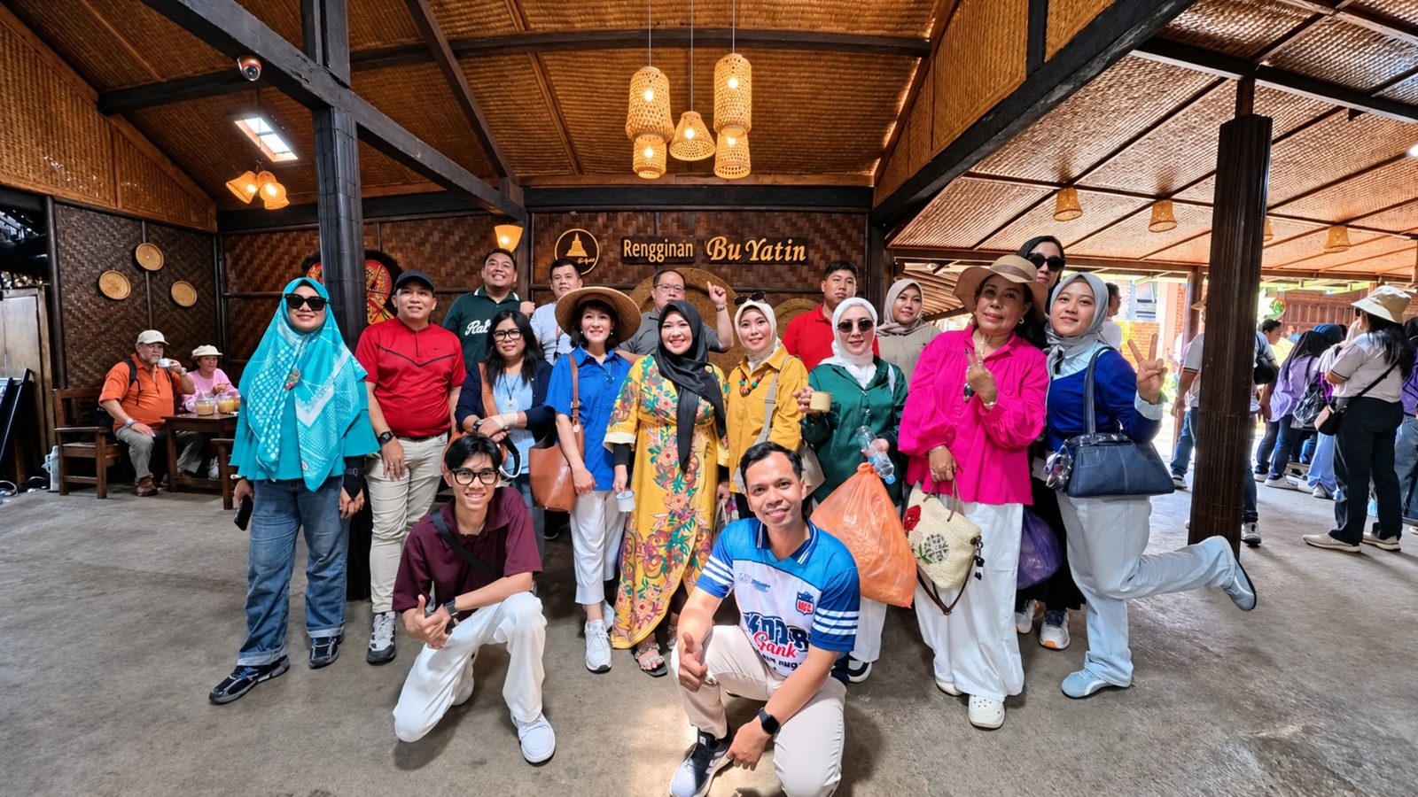 Persawahan Menoreh terlihat dari perjalanan VW Safari Borobudur